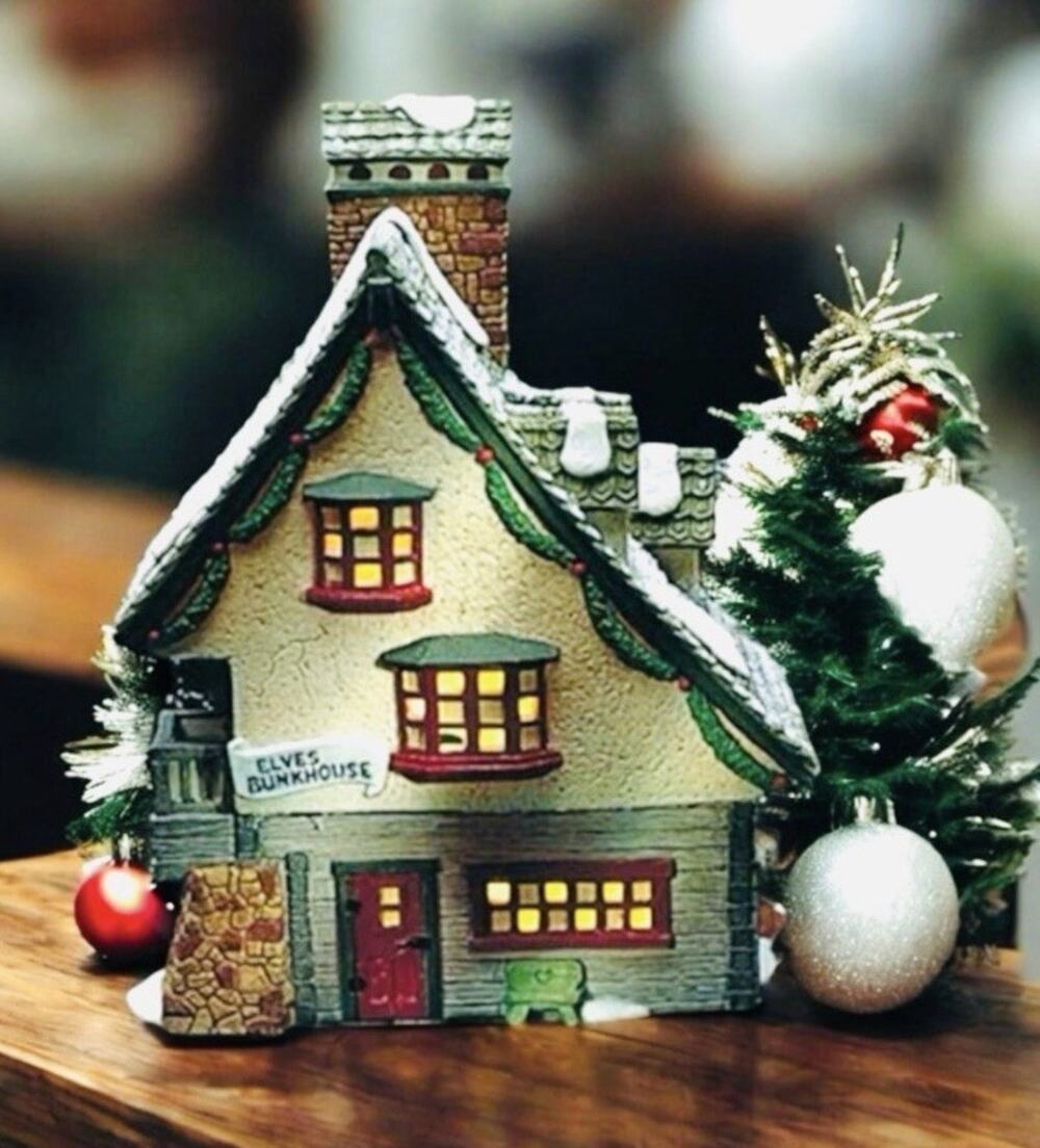 Vintage 1990 Dept 56 "Elf Bunkhouse”North Pole Series Lighted NEW IN BOX Retired
